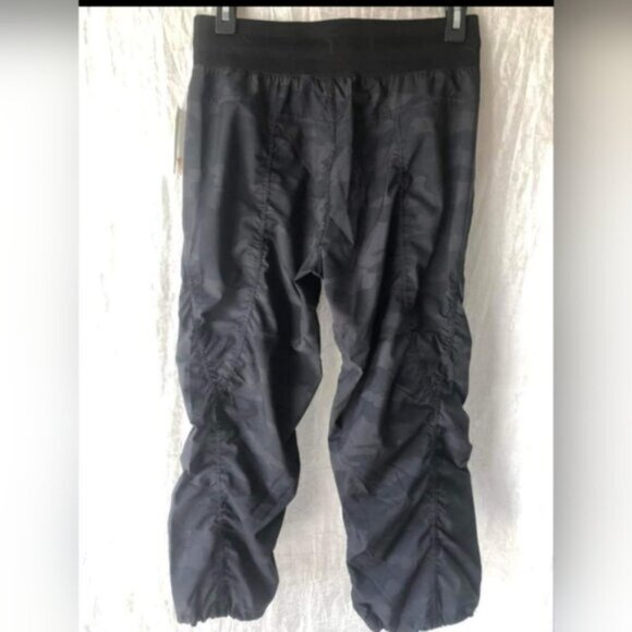 KYODAN active Athletic Wear  Women’s Capris Sz XS NEW - Picture 7 of 9